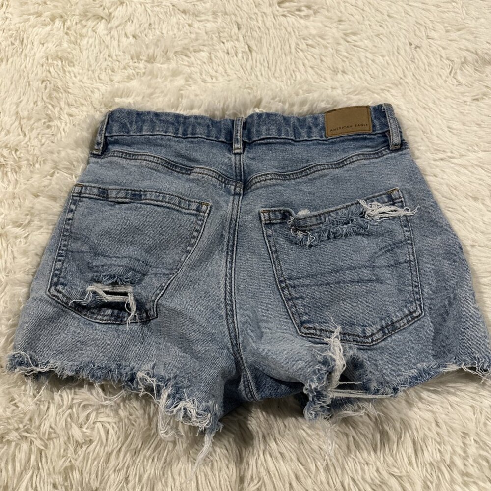 American Eagle Strigid distressed shorts curvey relaxed 4 light wash - Picture 9 of 11